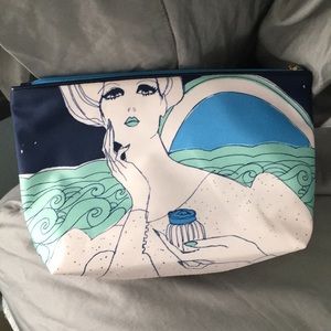 Estée Lauder makeup bag